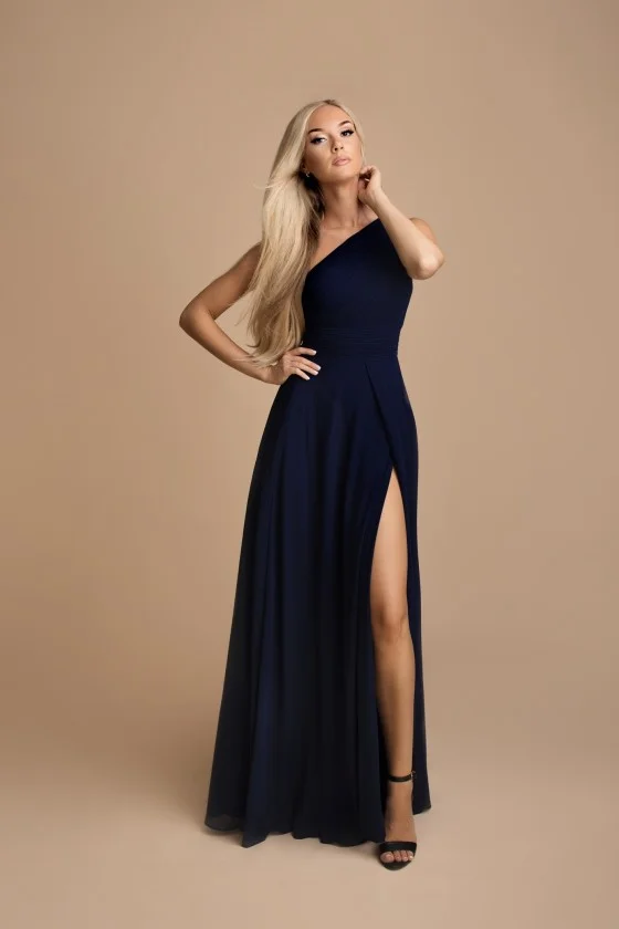 Šaty dlouhé elegantní společenské na ramínka dámské (S-L) FRANCOUZSKÁ MÓDA FMPEL24TRACY-3 tmavě modrá S