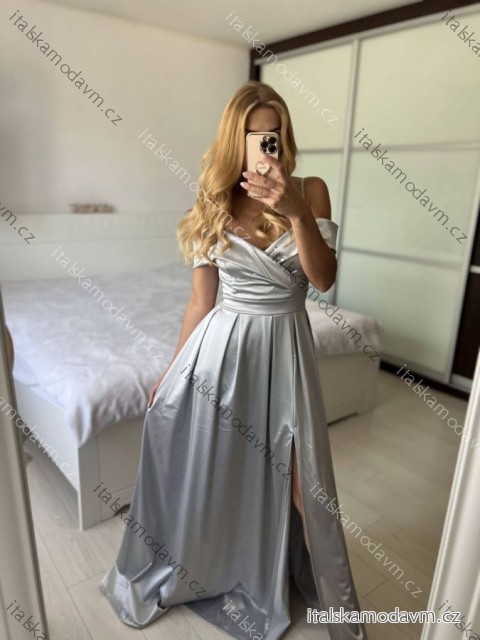 Šaty carmen dlhé na ramienka elegantné saténové dámske (S/M ONE SIZE) TALIANSKA MÓDA IMPBB22B22735/DR -   strieborná
 -   S / M