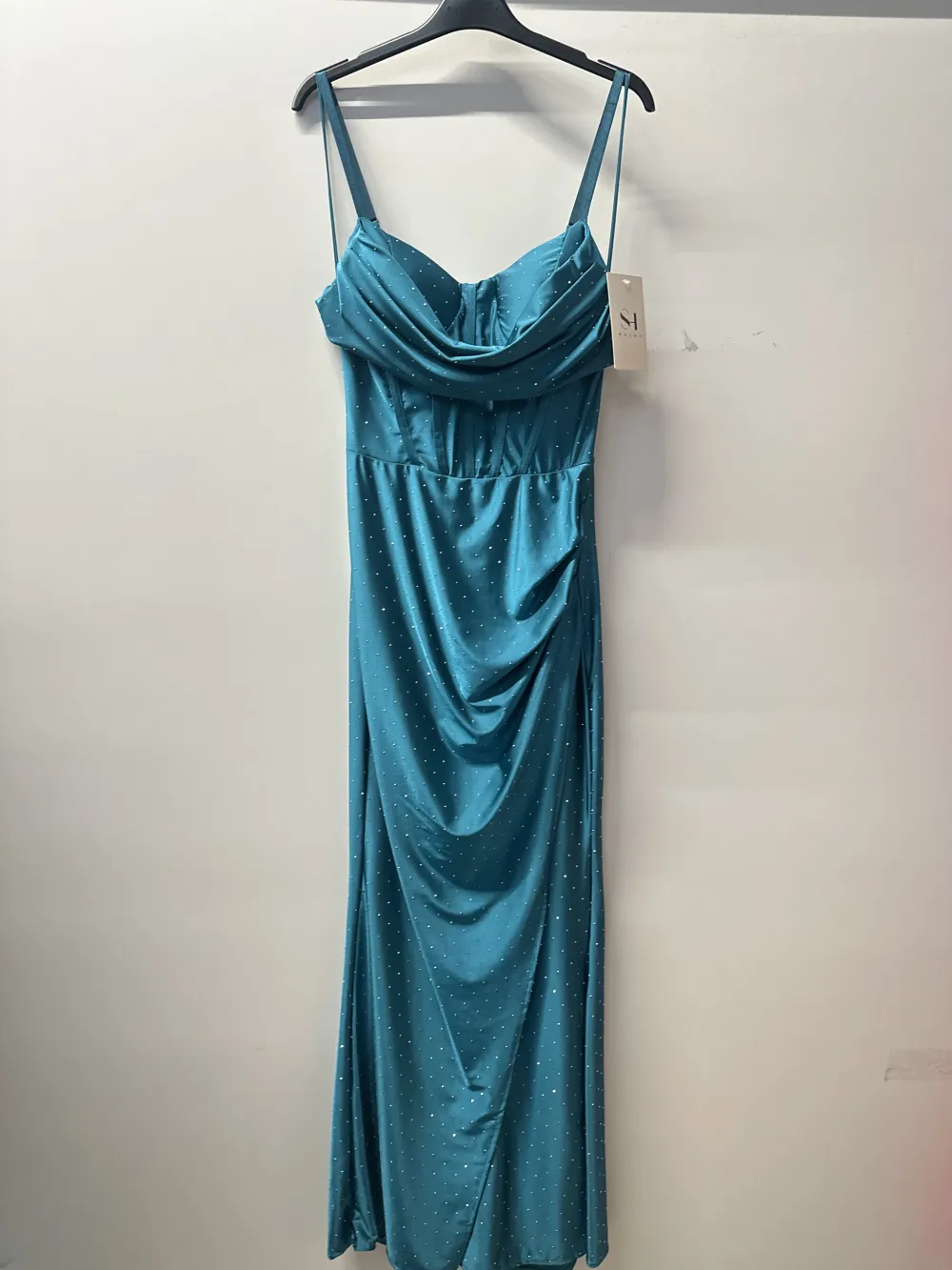 Šaty dlouhé společenské třpytivé na ramínka dámské (S/M/L ONE SIZE) ITALSKÁ MÓDA IMPSH256745