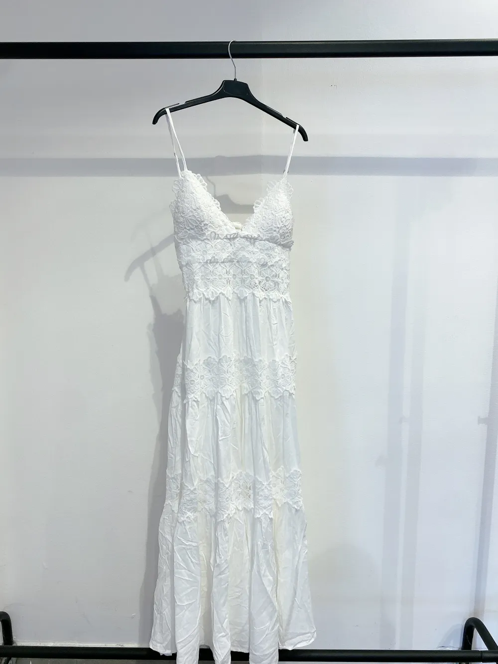 Šaty dlhé letné krajkové na ramienka dámske (S/M/L ONE SIZE) TALIANSKA MÓDA IMPMD254820-1