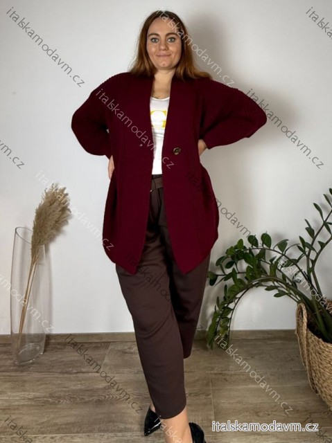 Svetr cardigan pletený na knoflík dámský nadrozměr Ester (50/52/54 ONE SIZE) ITALSKÁ MÓDA IMD25162/DUR 50/52/54 vínová