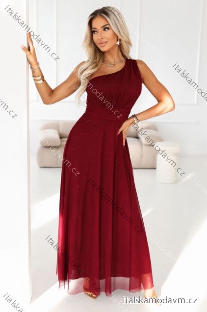 656-1 Dlouhé, lesklé večerní šaty na jedno rameno - vínové