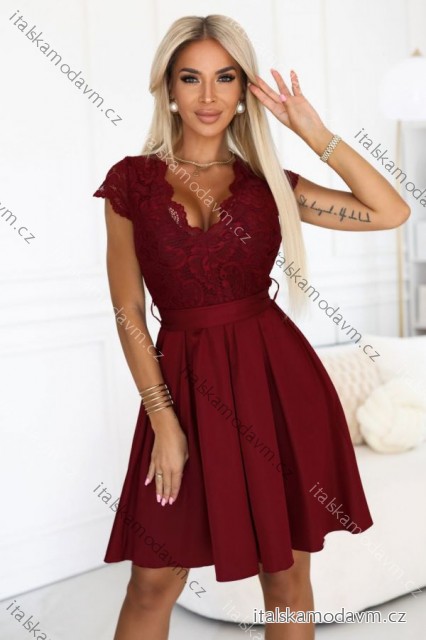 242-5 ANNA Krajkové šaty s výstřihem a rozšířenou sukní - vínové